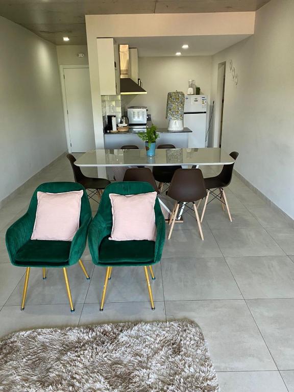 Cómodo apartamento nuevo, zona aeropuerto!