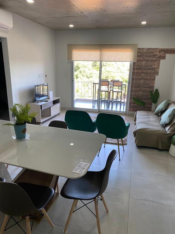 Cómodo apartamento nuevo, zona aeropuerto!