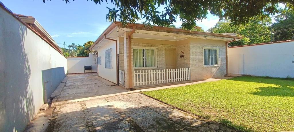 Casa familiar completa con patio grande y estacionamiento en zona tranquila Casa familiar completa con patio grande y estacionamiento en zona tranquila