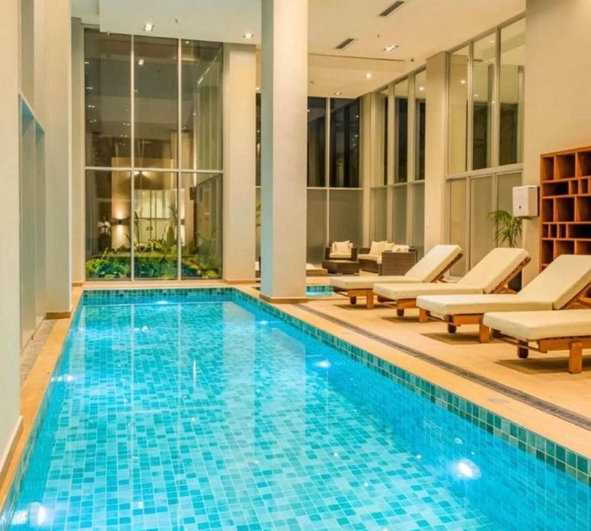 Apto Lujoso, piscina climatizada, jacuzzi, gym Piso 16 Apto Lujoso, piscina climatizada, jacuzzi, gym Piso 16