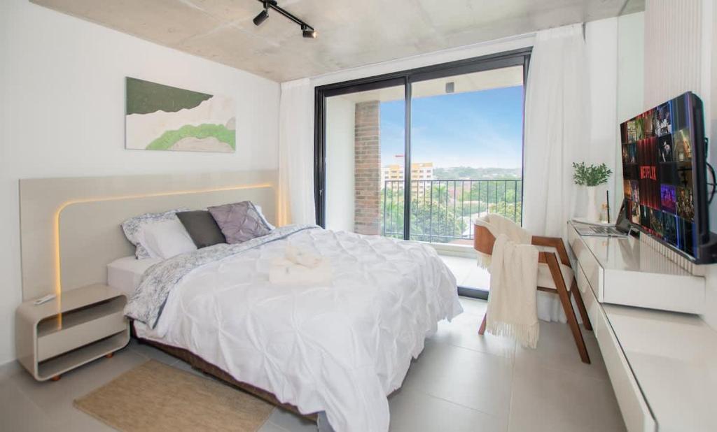 Stylish Urban Escape with Panoramic Views Stylish Urban Escape with Panoramic Views