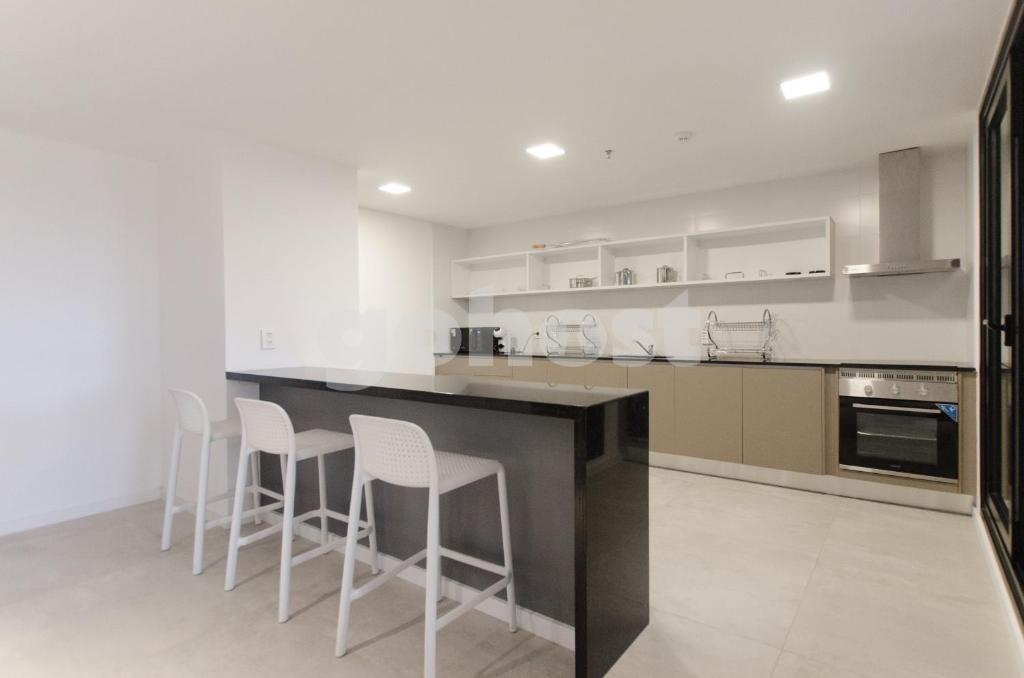 Versatile 2 bedroom apt near La Galeria