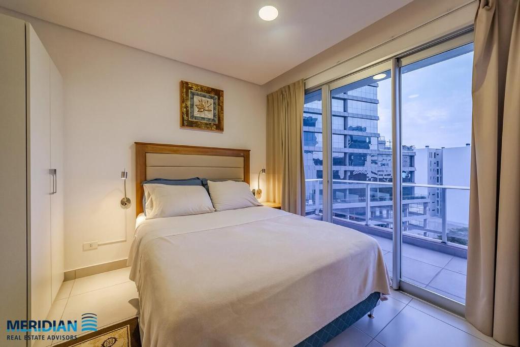 Amplio depto de un dormitorio a 20 metros del Shopping del Sol Amplio depto de un dormitorio a 20 metros del Shopping del Sol
