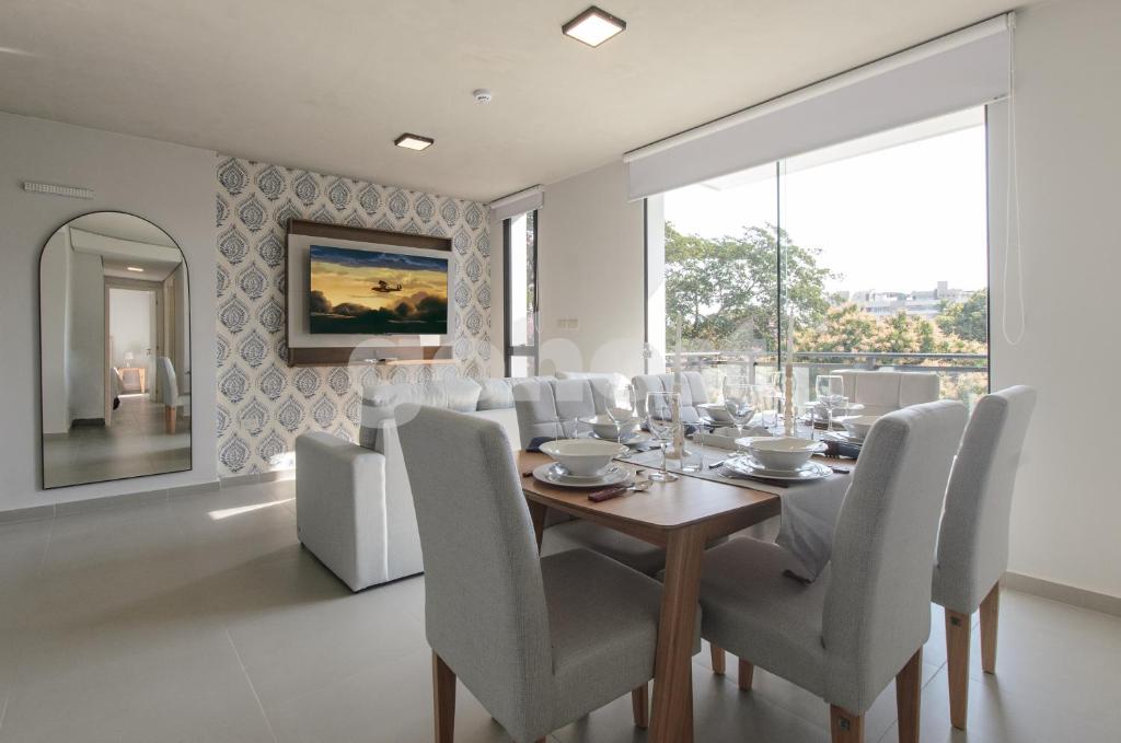 Brand new 3 BR apt steps from Villa Morra Brand new 3 BR apt steps from Villa Morra