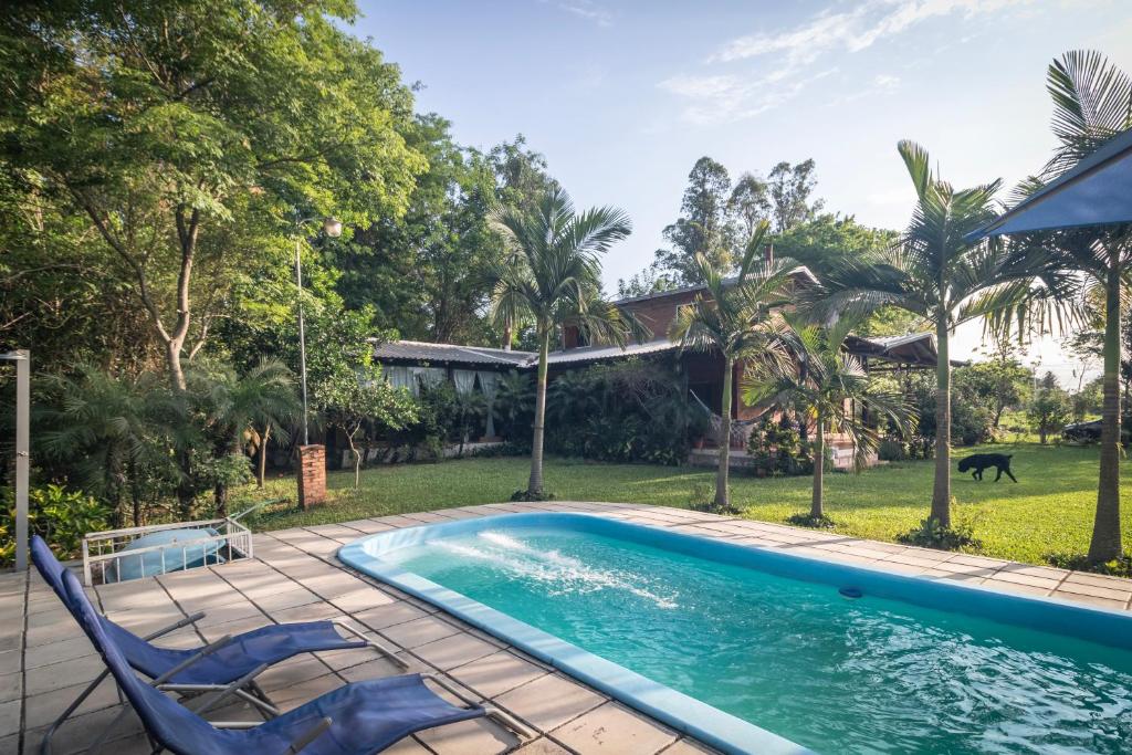 Casa Angi, con jardín y piscina en Sanber Casa Angi, con jardín y piscina en Sanber