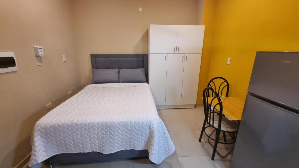 Habitación con baño privado solo efectivo guaranies zona hospital militar Habitación con baño privado solo efectivo guaranies zona hospital militar