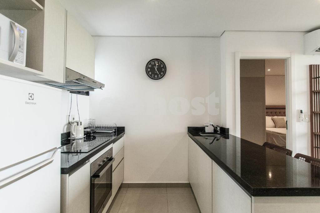 Modern 1-Bedroom Apartment in Prime Location Modern 1-Bedroom Apartment in Prime Location
