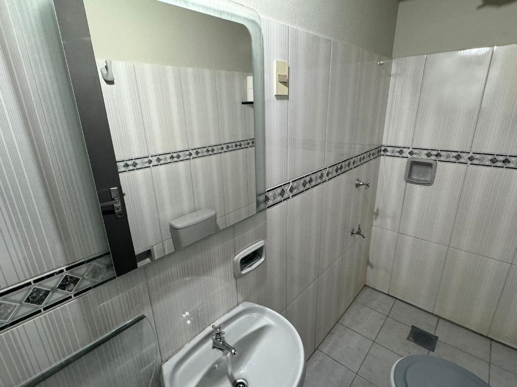 Dos habitaciones en el centro de Asunción solo efectivo guaranies Dos habitaciones en el centro de Asunción solo efectivo guaranies