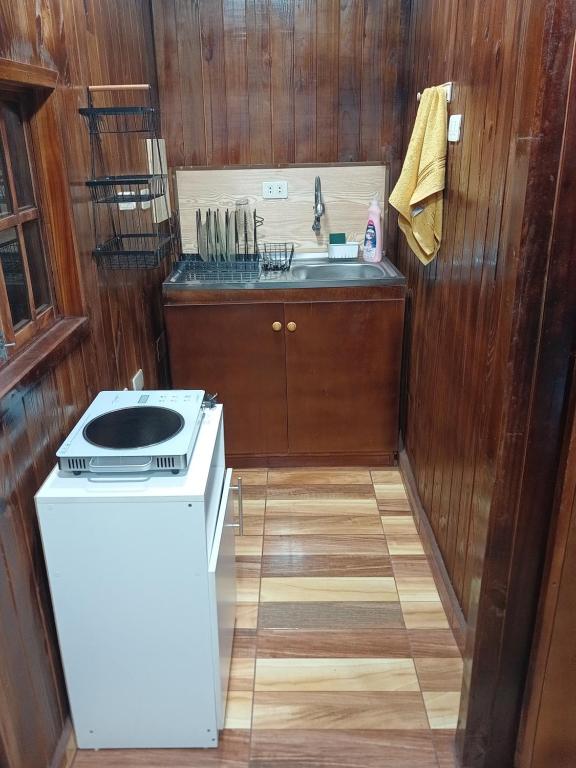 2 Cabañas Para Parejas Con Baño Privado y 3 Cabañas en Bungalow Para 4 Personas Cada Una Con Baño Compartido 2 Cabañas Para Parejas Con Baño Privado y 3 Cabañas en Bungalow Para 4 Personas Cada Una Con Baño Compartido