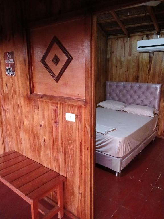 2 Cabañas Para Parejas Con Baño Privado y 3 Cabañas en Bungalow Para 4 Personas Cada Una Con Baño Compartido 2 Cabañas Para Parejas Con Baño Privado y 3 Cabañas en Bungalow Para 4 Personas Cada Una Con Baño Compartido