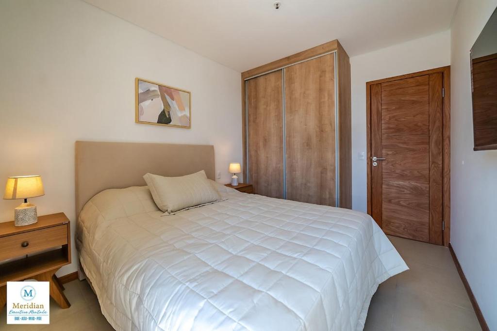 206 Emerald! Boutique Building - Walk to the Shopping del Sol! 206 Emerald! Boutique Building - Walk to the Shopping del Sol!