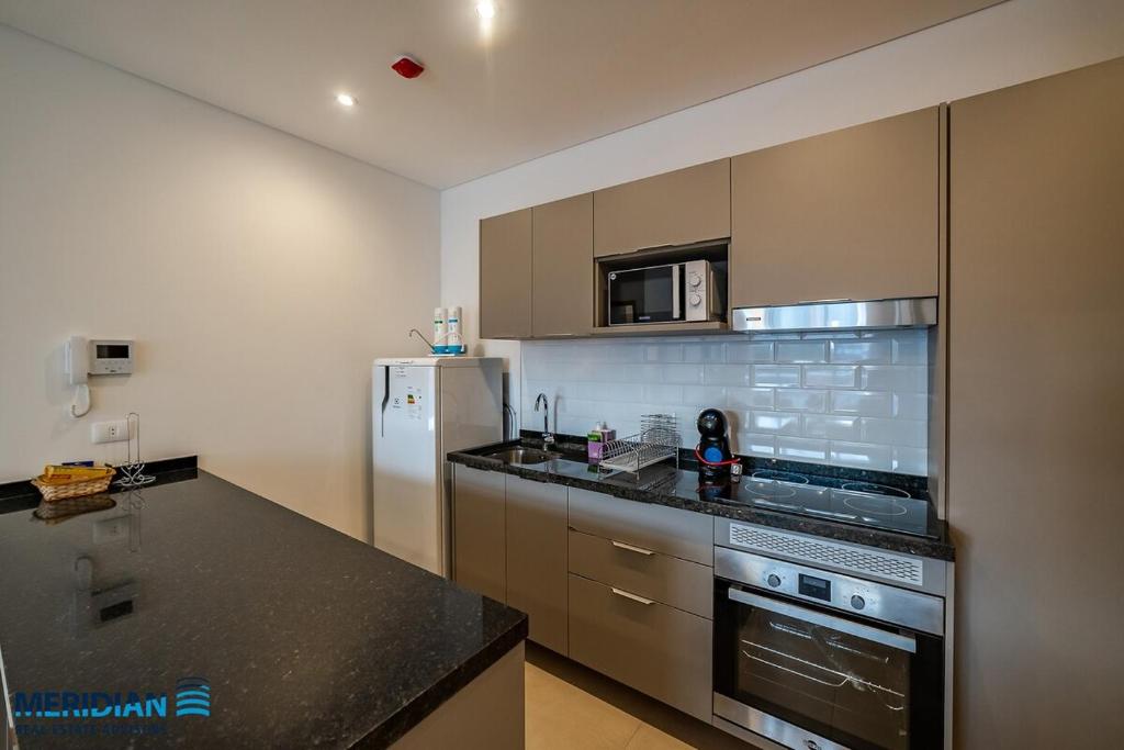 305 Emerald! Boutique building steps away from the malls! 305 Emerald! Boutique building steps away from the malls!