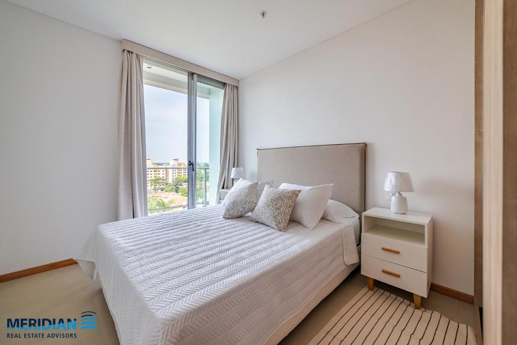 704 Emerald Boutique Building - A few meters from Shopping del Sol! 704 Emerald Boutique Building - A few meters from Shopping del Sol!
