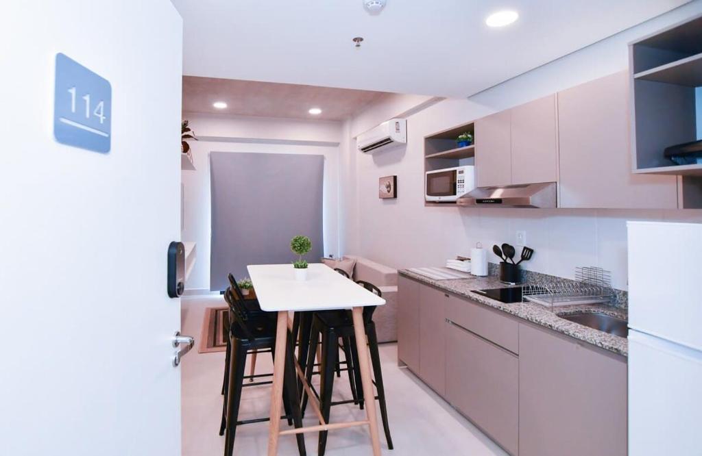 Comfy Apt w Pool & Coworking Comfy Apt w Pool & Coworking