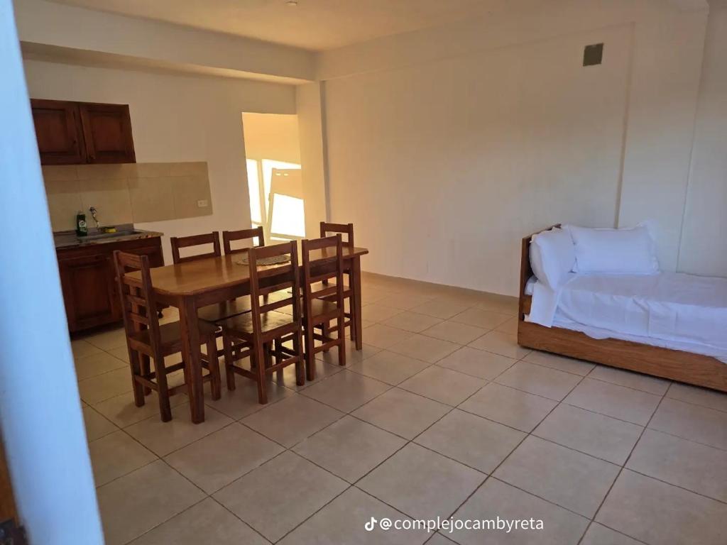 Departamento para 7 personas cerca de Playa San Jose de Encarnación Complejo Cambyreta