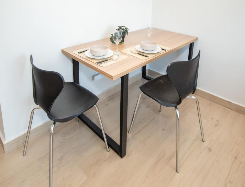 Modern Studio near Malls Gym and Rooftop Pool Modern Studio near Malls Gym and Rooftop Pool