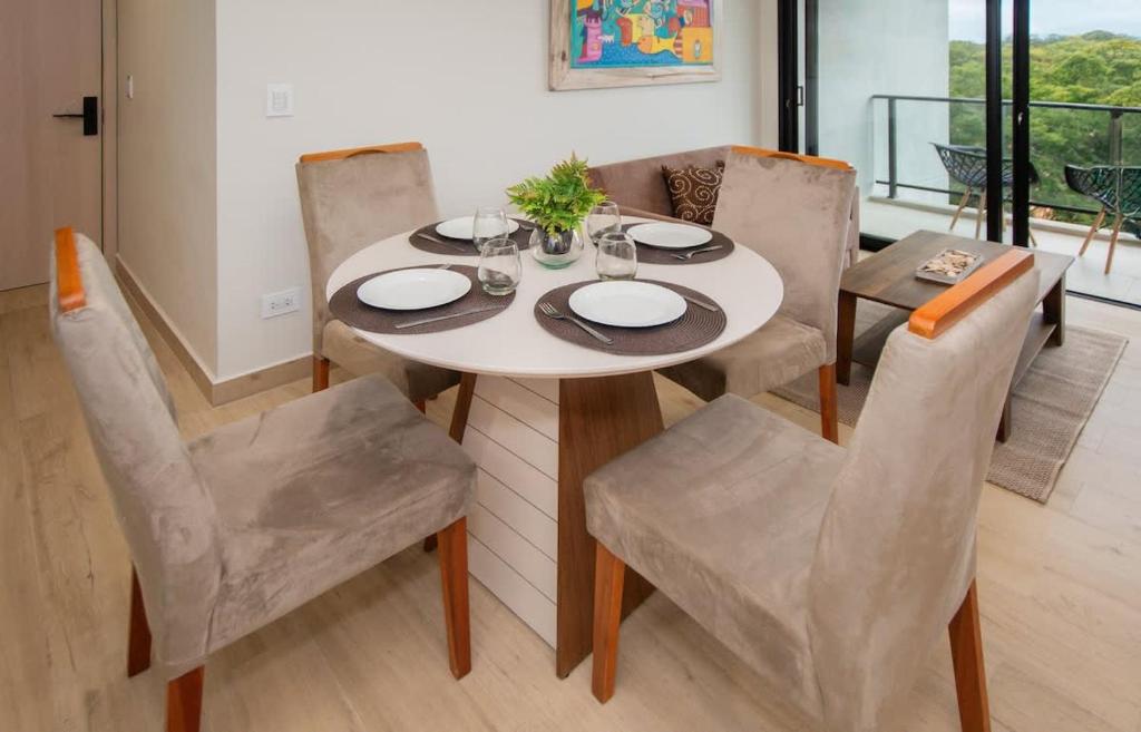 Stylish 1BR Pool & Gym Near Top Malls Stylish 1BR Pool & Gym Near Top Malls