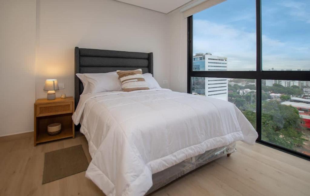 Stylish Studio Pool Gym & City Views Stylish Studio Pool Gym & City Views
