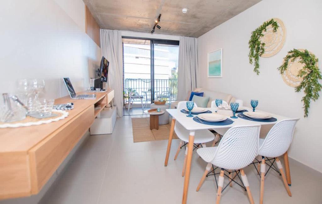 Walk to Malls 200Mbps Pool Gym & BBQ Walk to Malls 200Mbps Pool Gym & BBQ